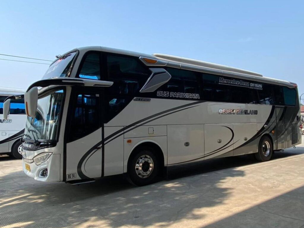 sewa bus pariwisata